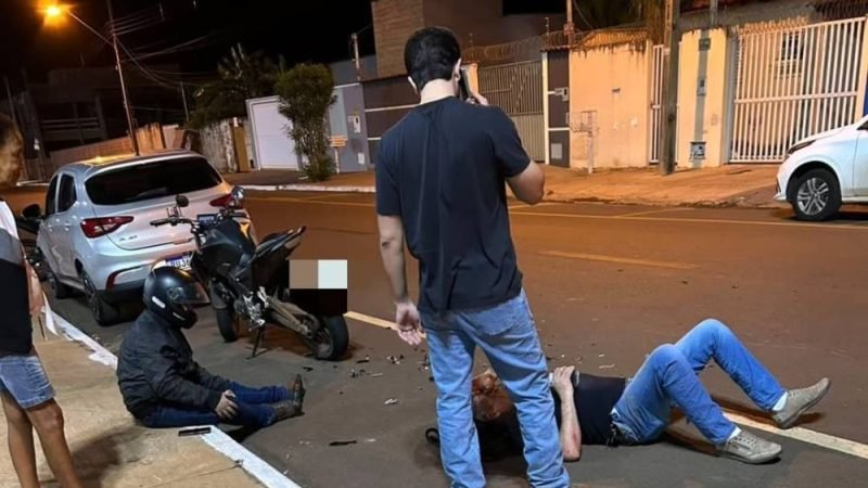 VÍDEO | Pedestre fica ferido após ser atropelado por motocicleta ao atravessar rua em Jataí