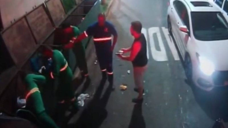 VÍDEO | Perito criminal é flagrado agredindo e ameaçando coletores de lixo em Goiás