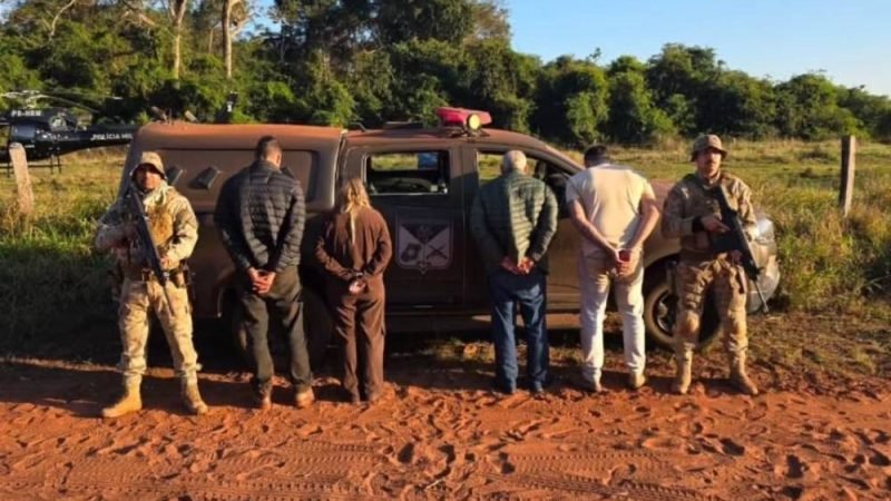Avião do tráfico cai em fazenda de Goiás e operação apreende 325 kg de cocaína