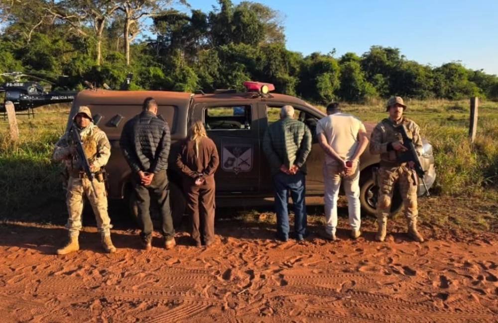 Avião do tráfico cai em fazenda de Goiás e operação apreende 325 kg de cocaína