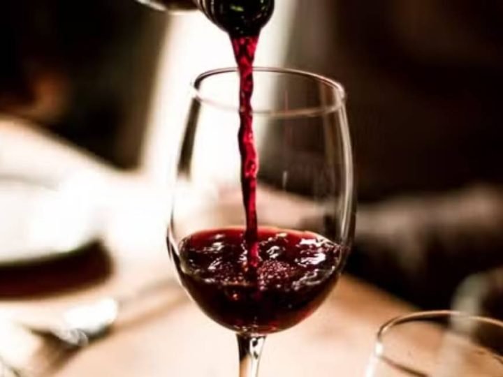 Calor extremo ameaça vinhedos e antecipa colheita de uvas na França