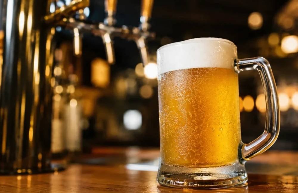 Cerveja sem álcool com colágeno e whey? Nova bebida promete unir sabor e proteína e movimenta o mercado