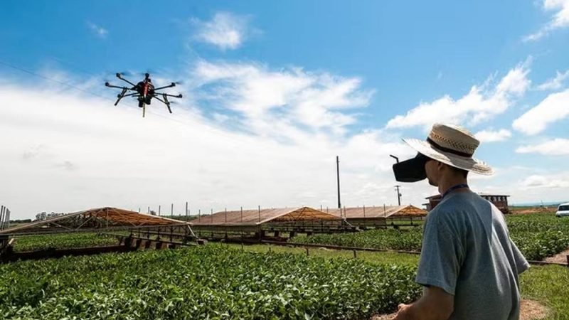 Drones ganham espaço no agro e Senac lança curso para formar novos pilotos da tecnologia