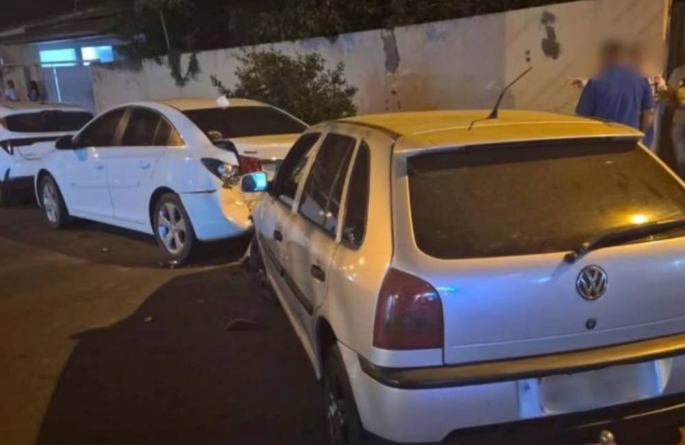 Motorista de 71 anos é preso em Jataí após dirigir embriagado, bater em carro estacionado e tentar fugir