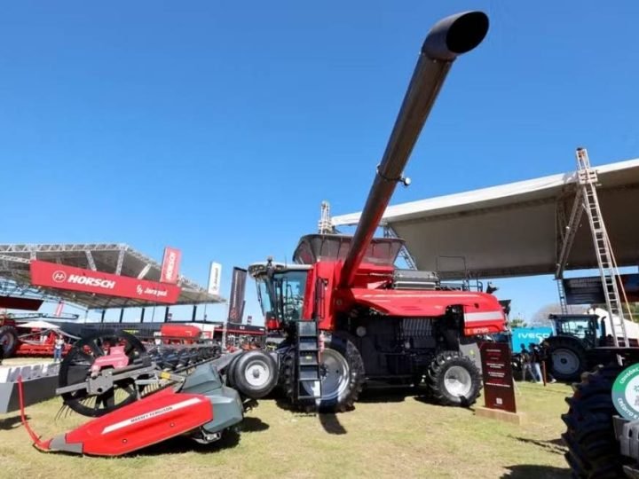Vendas de máquinas agrícolas despencam e acendem alerta no campo