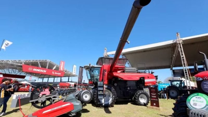 Vendas de máquinas agrícolas despencam e acendem alerta no campo