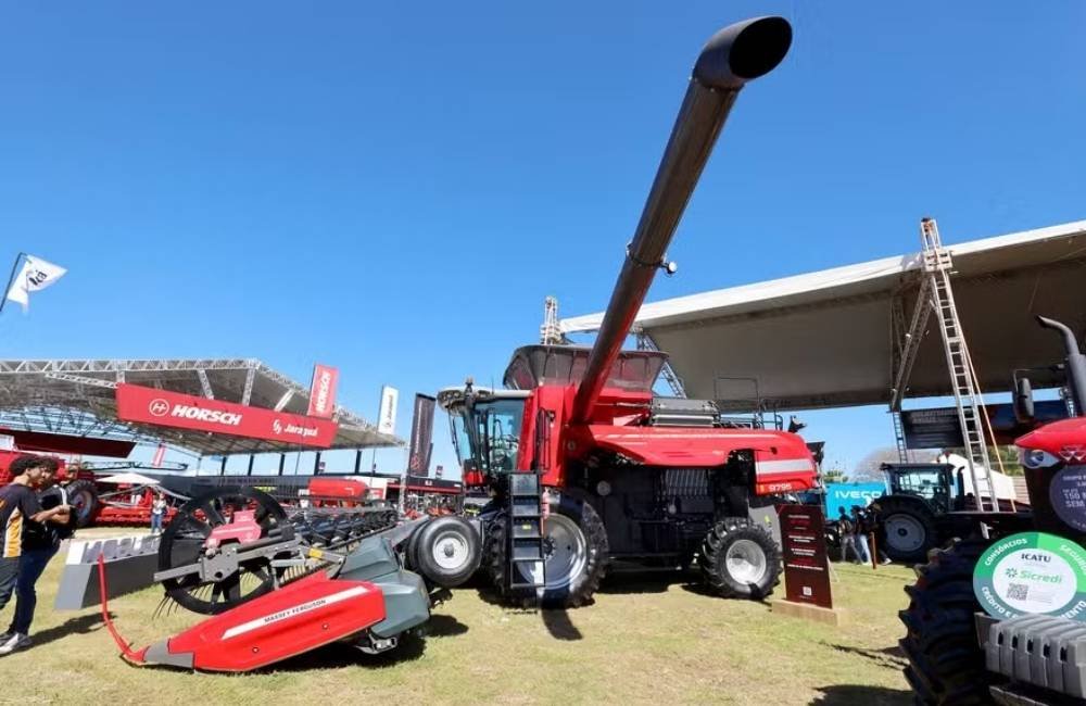 Vendas de máquinas agrícolas despencam e acendem alerta no campo