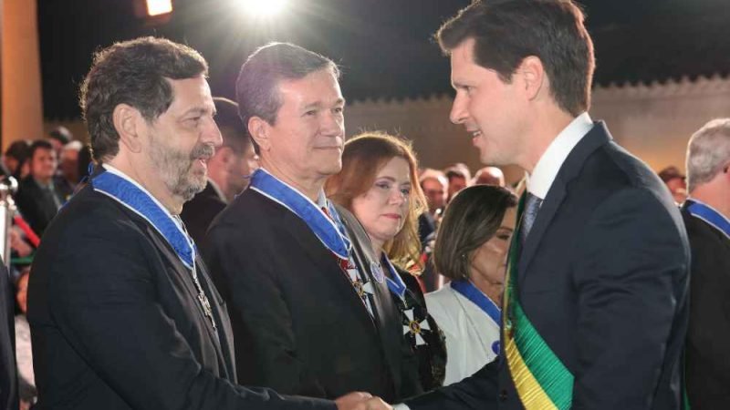 Desembargador Sérgio Brito Teixeira e Silva recebe a Comenda da Ordem do Mérito Anhanguera, a mais alta honraria de Goiás