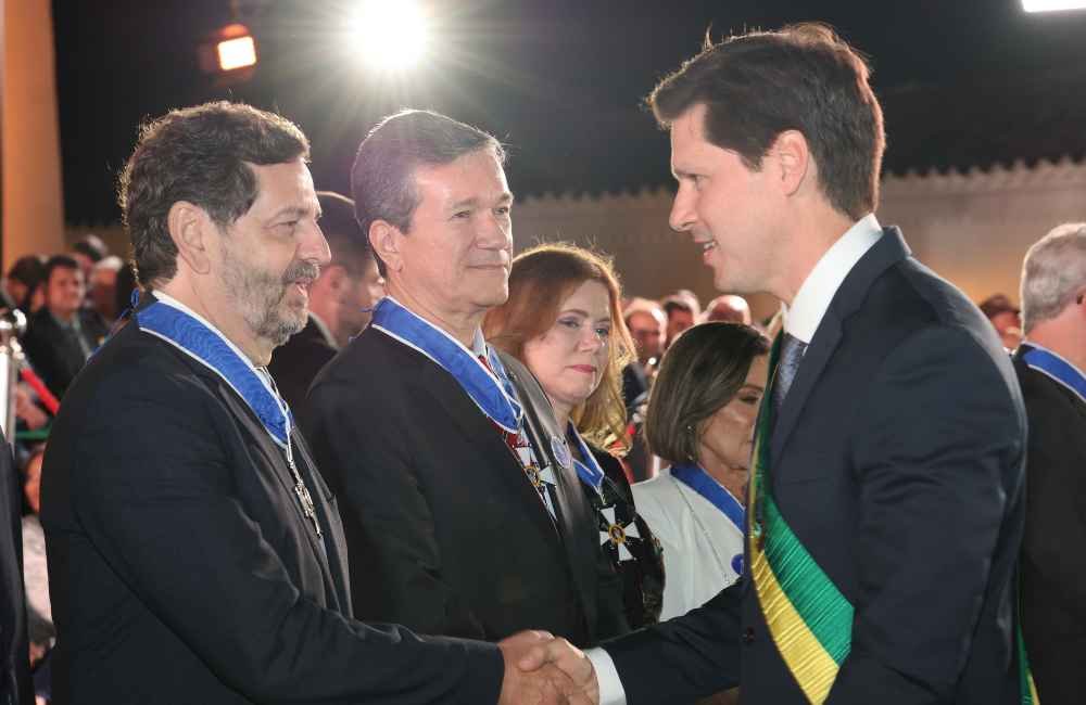 Desembargador Sérgio Brito Teixeira e Silva recebe a Comenda da Ordem do Mérito Anhanguera, a mais alta honraria de Goiás
