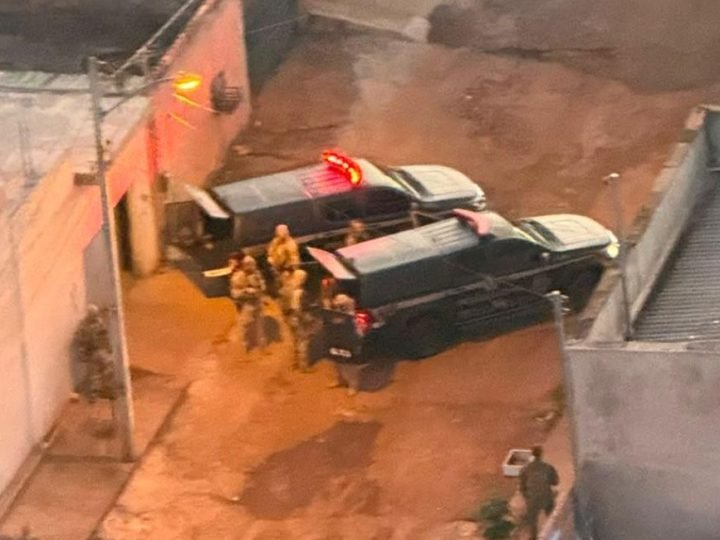 VÍDEO | Helicóptero da Polícia Civil sobrevoa Jataí durante Operação Destroyer contra organização criminosa