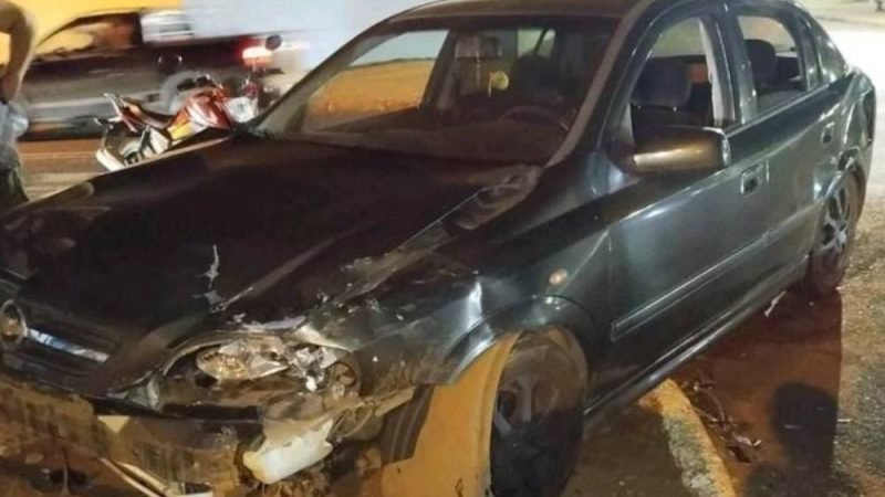 Criança de 10 anos fica ferida após colisão entre carros em cruzamento de Jataí
