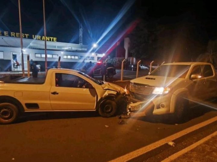 Crianças ficam feridas após colisão frontal na BR-158, em Jataí; motorista deixa local