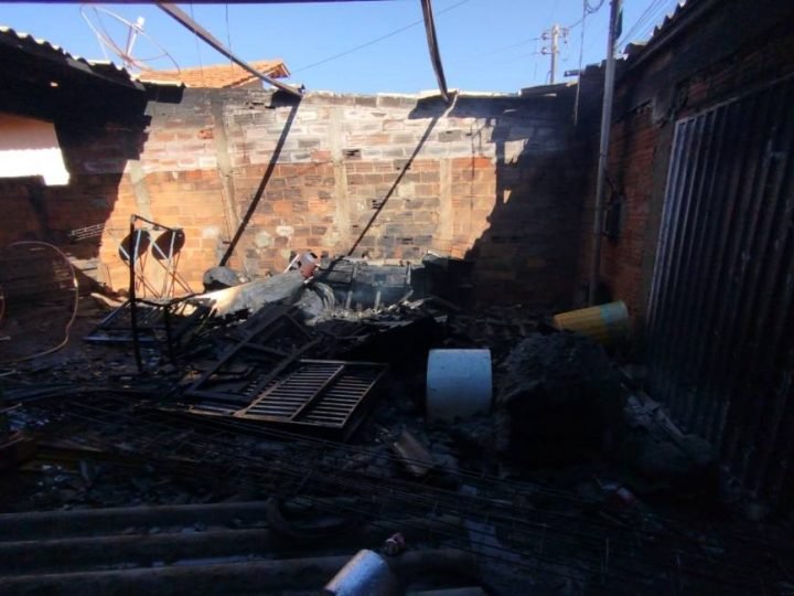 Incêndio em garagem mobiliza Bombeiros e causa prejuízos em residência de Jataí