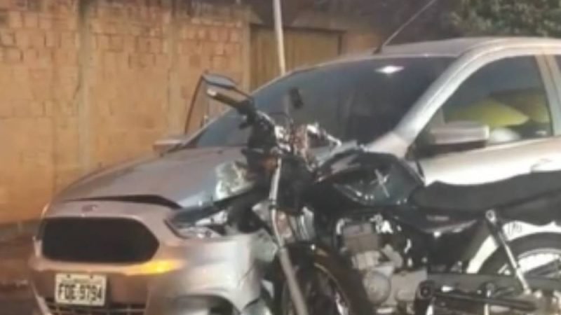 Motociclista fica ferido após colisão com carro em cruzamento de Jataí