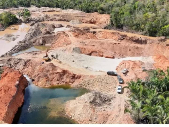 Operação contra garimpo ilegal prende três e apreende R$ 1 milhão em máquinas em Goiás
