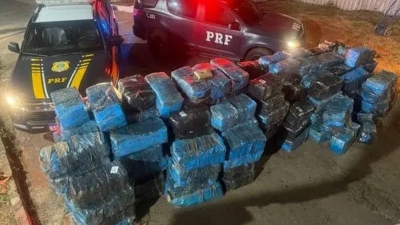 PRF apreende 3,7 toneladas de skunk escondidas em carga de telhas em Goiás
