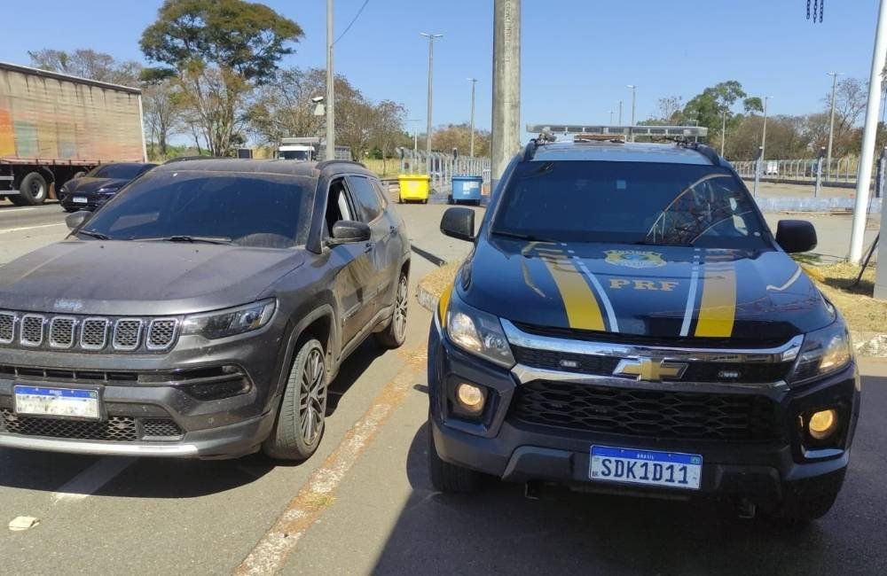 PRF recupera Jeep roubado e apreende revólver durante abordagem na BR-153