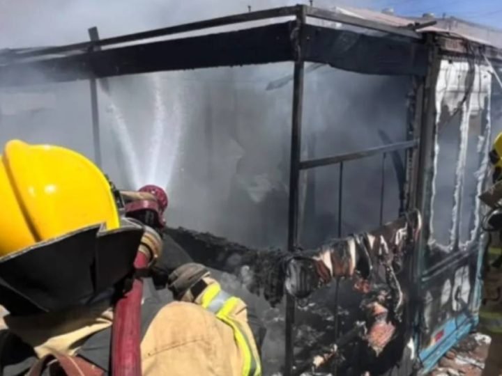 Panela esquecida no fogo provoca incêndio e destrói trailer em Rio Verde