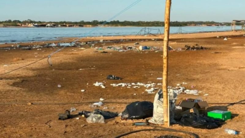 Praia do Araguaia tem mais de 3 toneladas de lixo retiradas após temporada de férias
