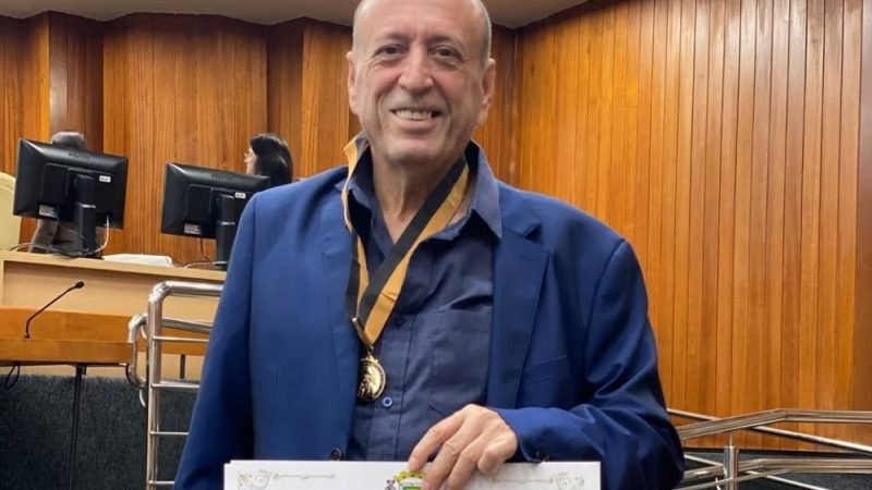 Secretário de Cultura de Rio Verde recebe comenda literária