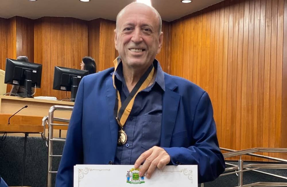 Secretário de Cultura de Rio Verde recebe comenda literária