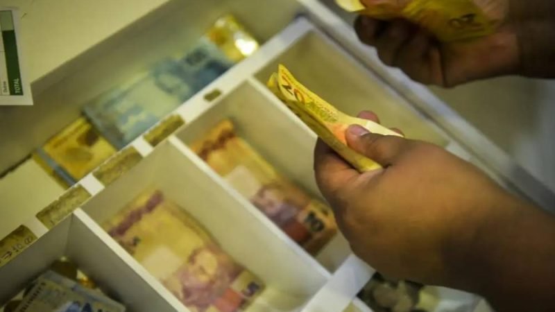 Último lote do abono salarial é liberado para trabalhadores nascidos em novembro e dezembro