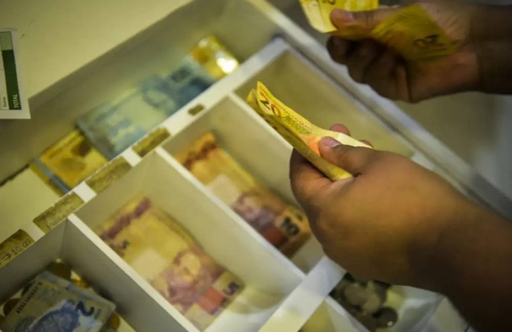 Último lote do abono salarial é liberado para trabalhadores nascidos em novembro e dezembro