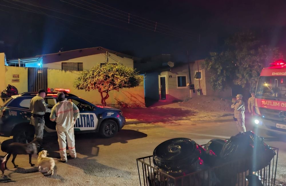 VÍDEO | Homem ateia fogo em sofás, provoca incêndio e ameaça casas em Jataí