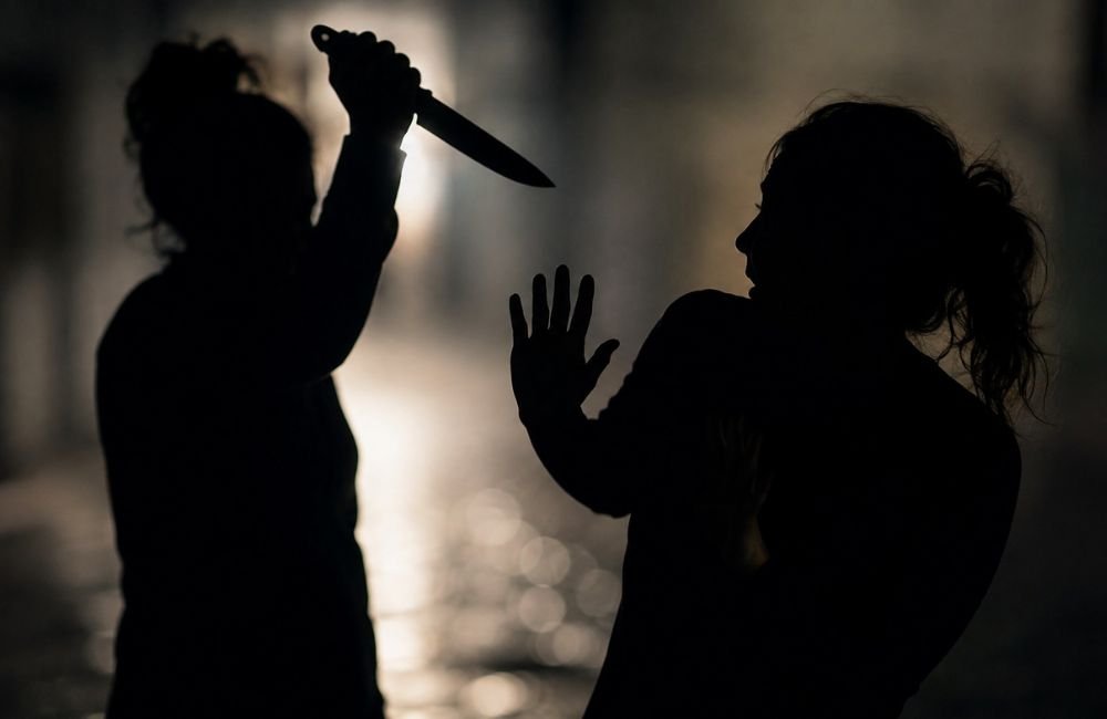 Mulher é ferida com golpes de faca durante confraternização em Jataí; suspeita fugiu