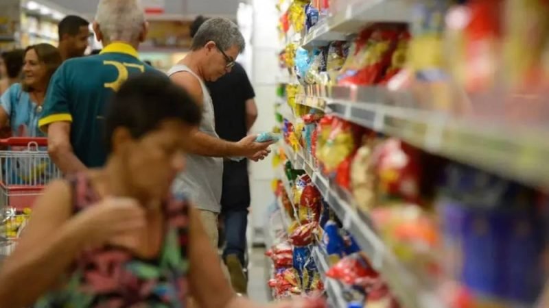 Governo notifica 115 empresas por irregularidades no vale-alimentação