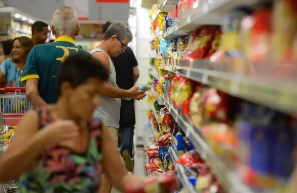 Governo notifica 115 empresas por irregularidades no vale-alimentação