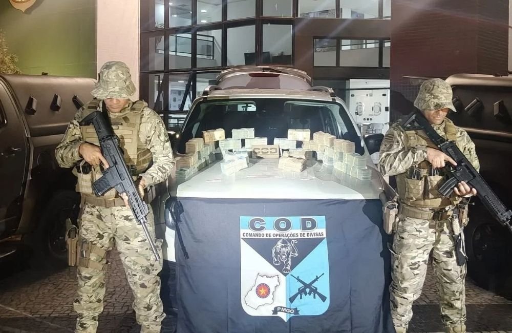 Motorista é parado com quase R$ 1,2 milhão em dinheiro vivo em Goiás e diz não saber quem receberia a quantia