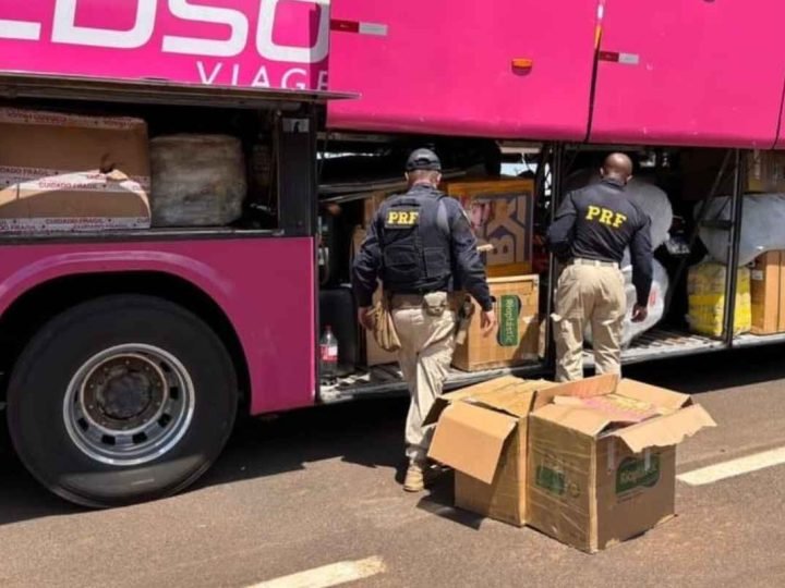 VIDEO | PRF apreende dois ônibus carregados com mercadorias sem nota fiscal em Goiás