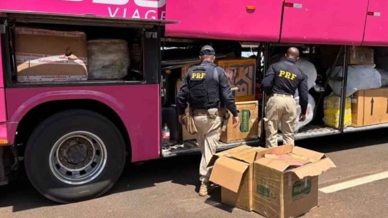 PRF apreende dois ônibus carregados com mercadorias sem nota fiscal em Goiás