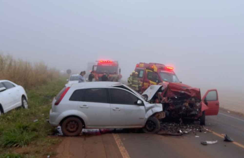 Colisão frontal deixa três vítimas na GO-184, em Serranópolis