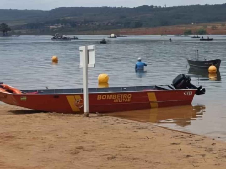 VÍDEO | Criança e três adultos são resgatados após embarcação naufragar no Lago Bonsucesso, em Jataí