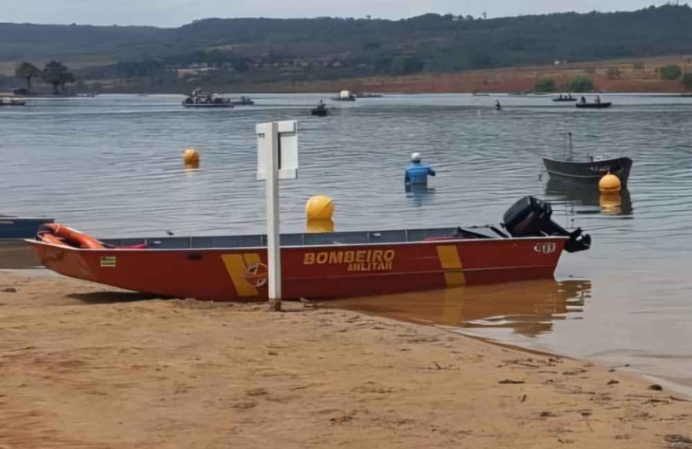 VÍDEO | Criança e três adultos são resgatados após embarcação naufragar no Lago Bonsucesso, em Jataí