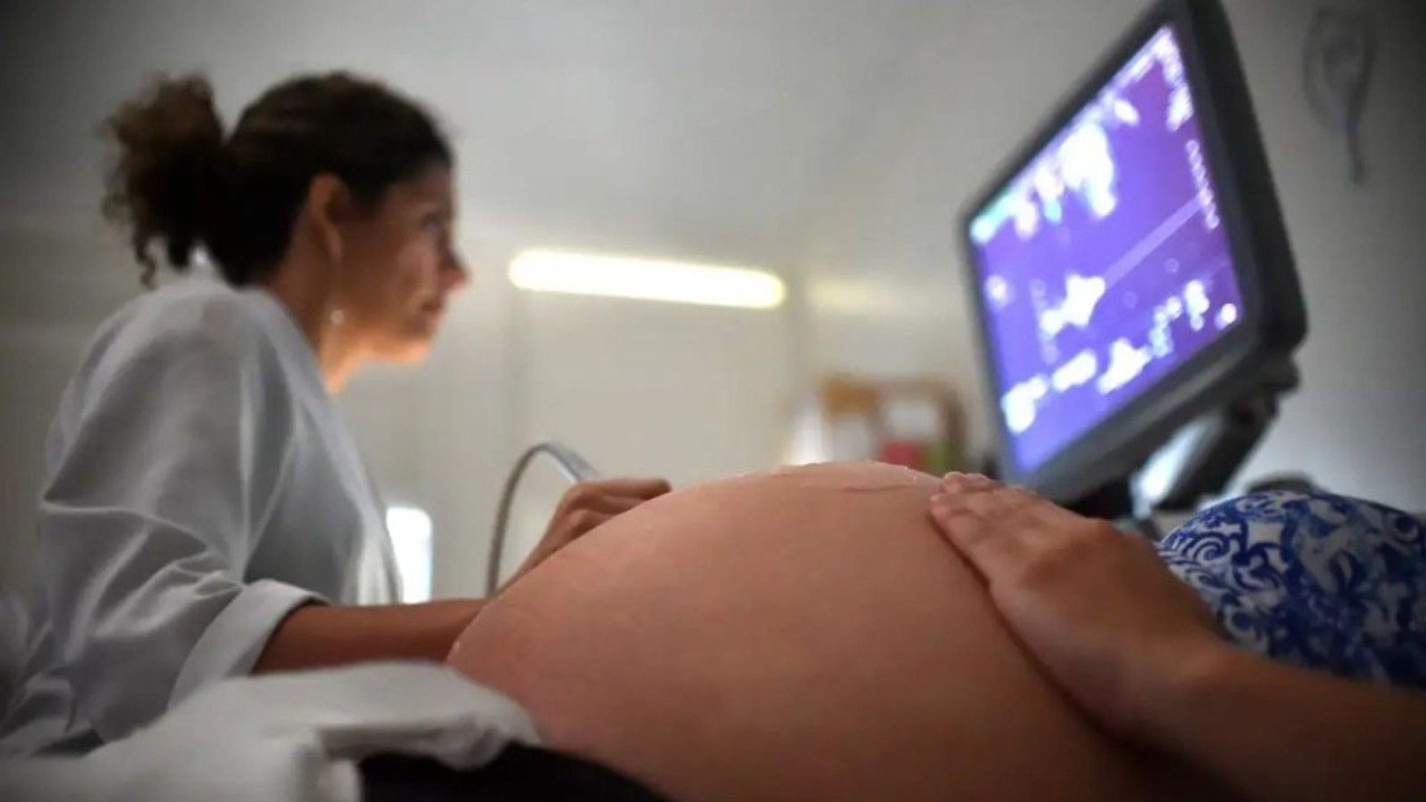 STF unifica regras da licença-maternidade para mães biológicas e adotantes