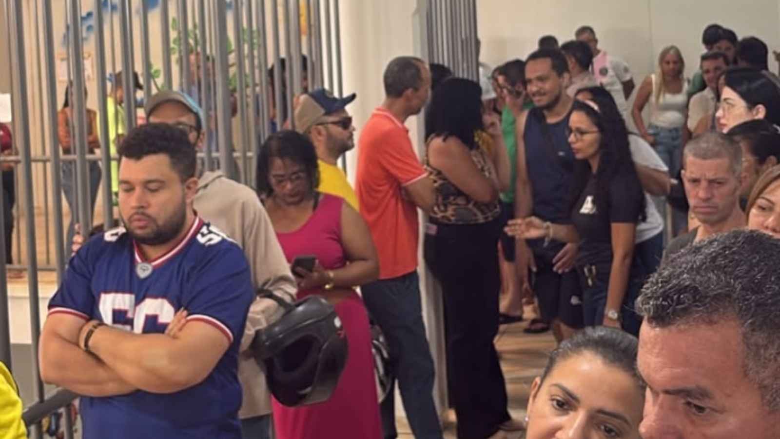 Eleições 2026: filas se formam em locais de votação em Jataí durante a manhã deste domingo