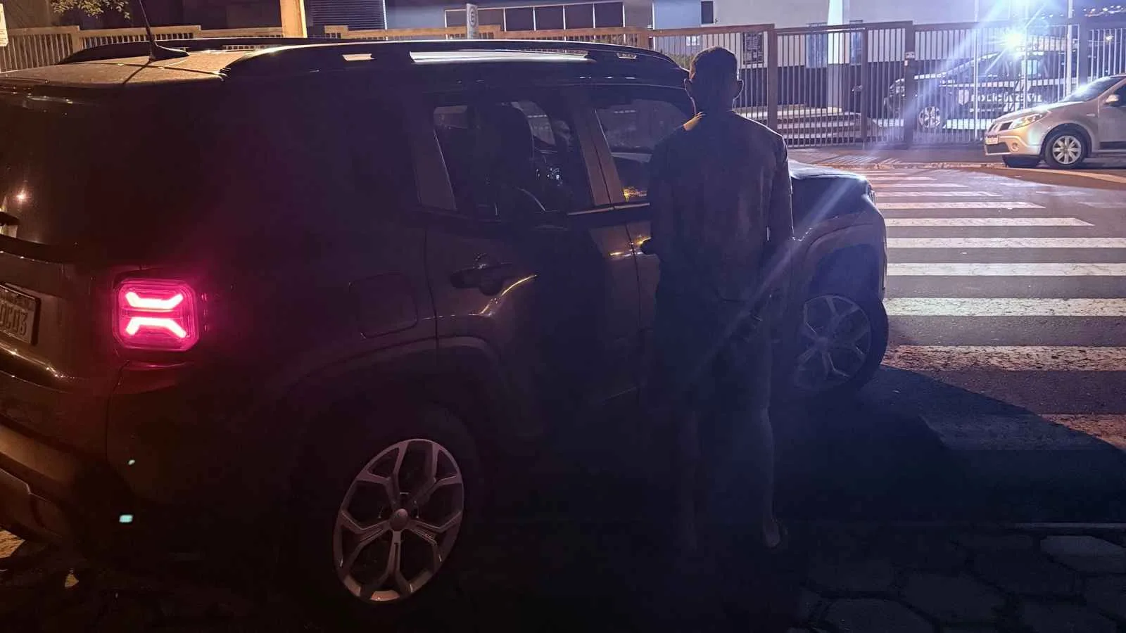 Foto da Guarda Civil Municipal de Jataí relacionada à recuperação de um Jeep Renegade com registro de furto nas proximidades do Lago Bonsucesso.