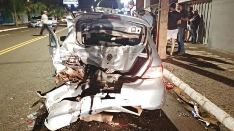 VÍDEO| Caminhonete atinge veículos em sequência e motorista deixa local após acidente em Jataí