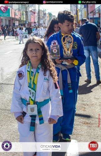 Desfile-Civico-Estudantil-e-Militar-em-Comemoracao-aos-129-Anos-de-Jatai-B-2
