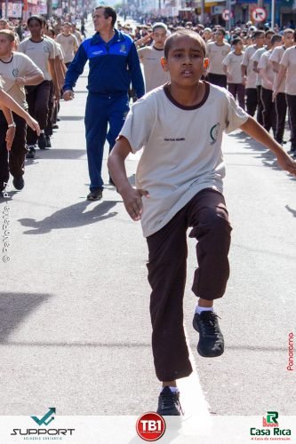 Desfile-Civico-Militar-emociona-e-atrai-multidao-no-aniversario-de-130-anos-de-Jatai-113 (1) (1) (1)