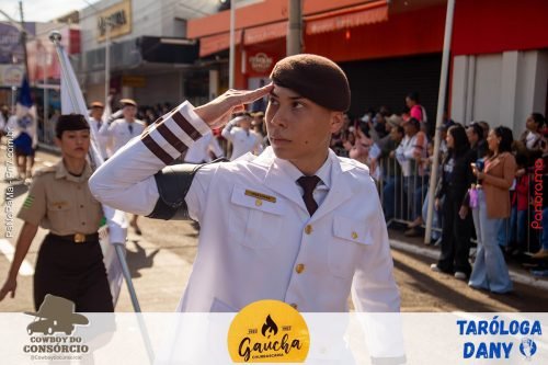 Desfile-Civico-Militar-emociona-e-atrai-multidao-no-aniversario-de-130-anos-de-Jatai-11 (1) (1)