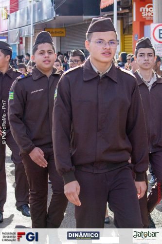 Desfile-Civico-Militar-emociona-e-atrai-multidao-no-aniversario-de-130-anos-de-Jatai-12 (1) (1) (1)
