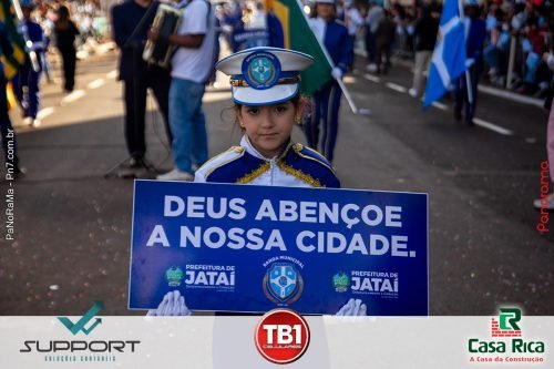 Desfile-Civico-Militar-emociona-e-atrai-multidao-no-aniversario-de-130-anos-de-Jatai-135