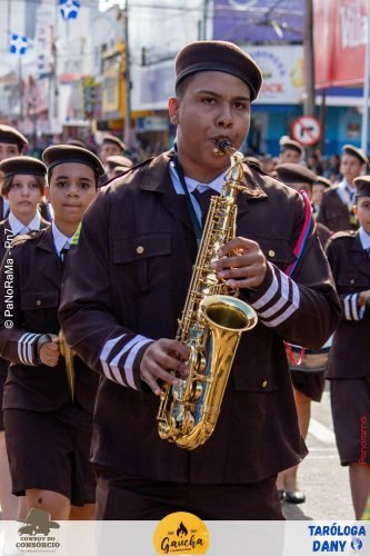 Desfile-Civico-Militar-emociona-e-atrai-multidao-no-aniversario-de-130-anos-de-Jatai-135 (1) (1) (1)