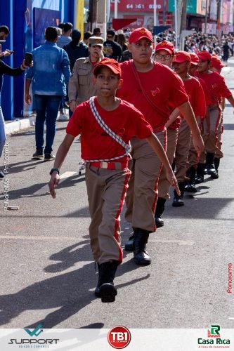 Desfile-Civico-Militar-emociona-e-atrai-multidao-no-aniversario-de-130-anos-de-Jatai-140 (1) (1)