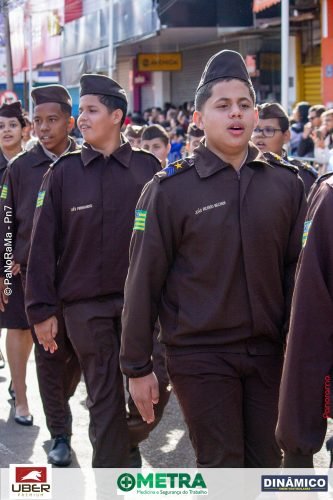 Desfile-Civico-Militar-emociona-e-atrai-multidao-no-aniversario-de-130-anos-de-Jatai-14 (1) (1) (1)