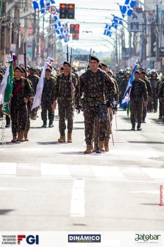 Desfile-Civico-Militar-emociona-e-atrai-multidao-no-aniversario-de-130-anos-de-Jatai-160 (1) (1) (1)